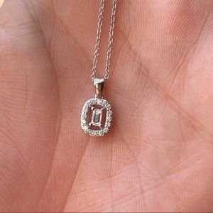 14k white Neckless with a Baguette diamond💎 18 inch
